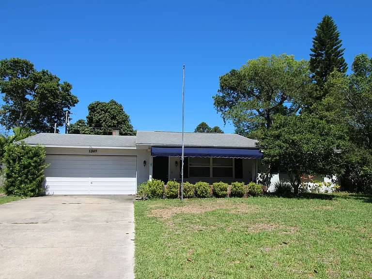 1309 Viewtop Dr — Photo 1