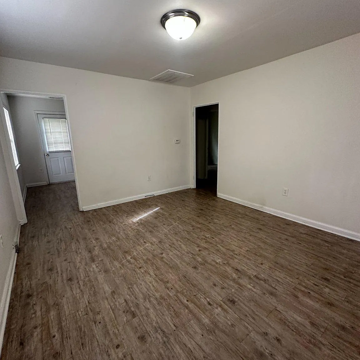 2 bed, 1.0 bath, $1,300 — Photo 2