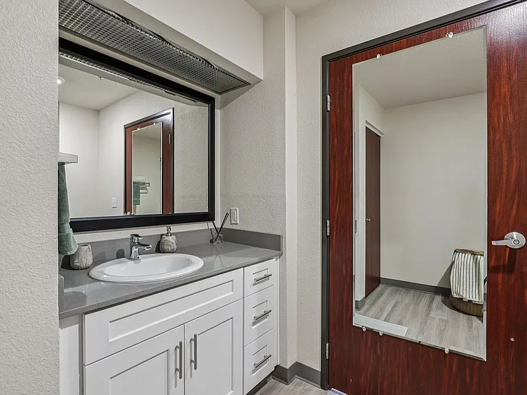 Woodland Flats Apartments — Photo 43