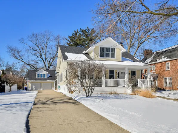 916 N Wheaton Ave, Wheaton, IL 60187