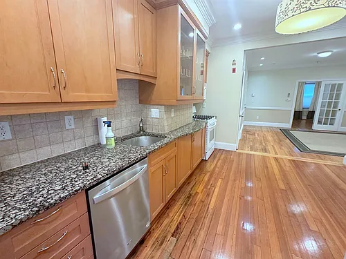 268 River St Photo 1