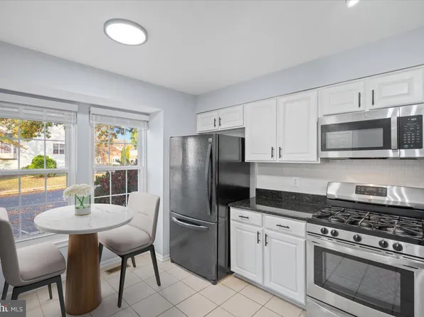 6584 Kelsey Point Cir, Alexandria, VA 22315