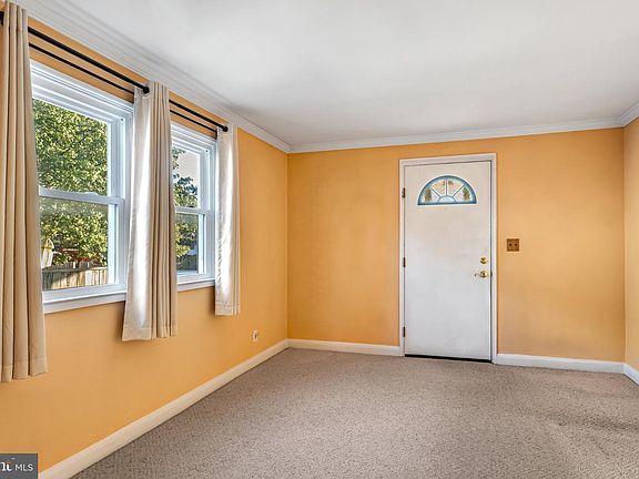 2nd image of 2528 Hillcrest Ave