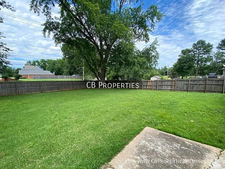 6930 Autumnhill Ln — Photo 13