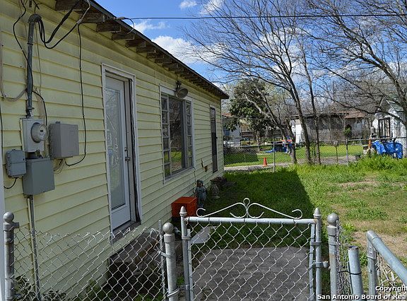 4th image of 2323 Waverly Ave