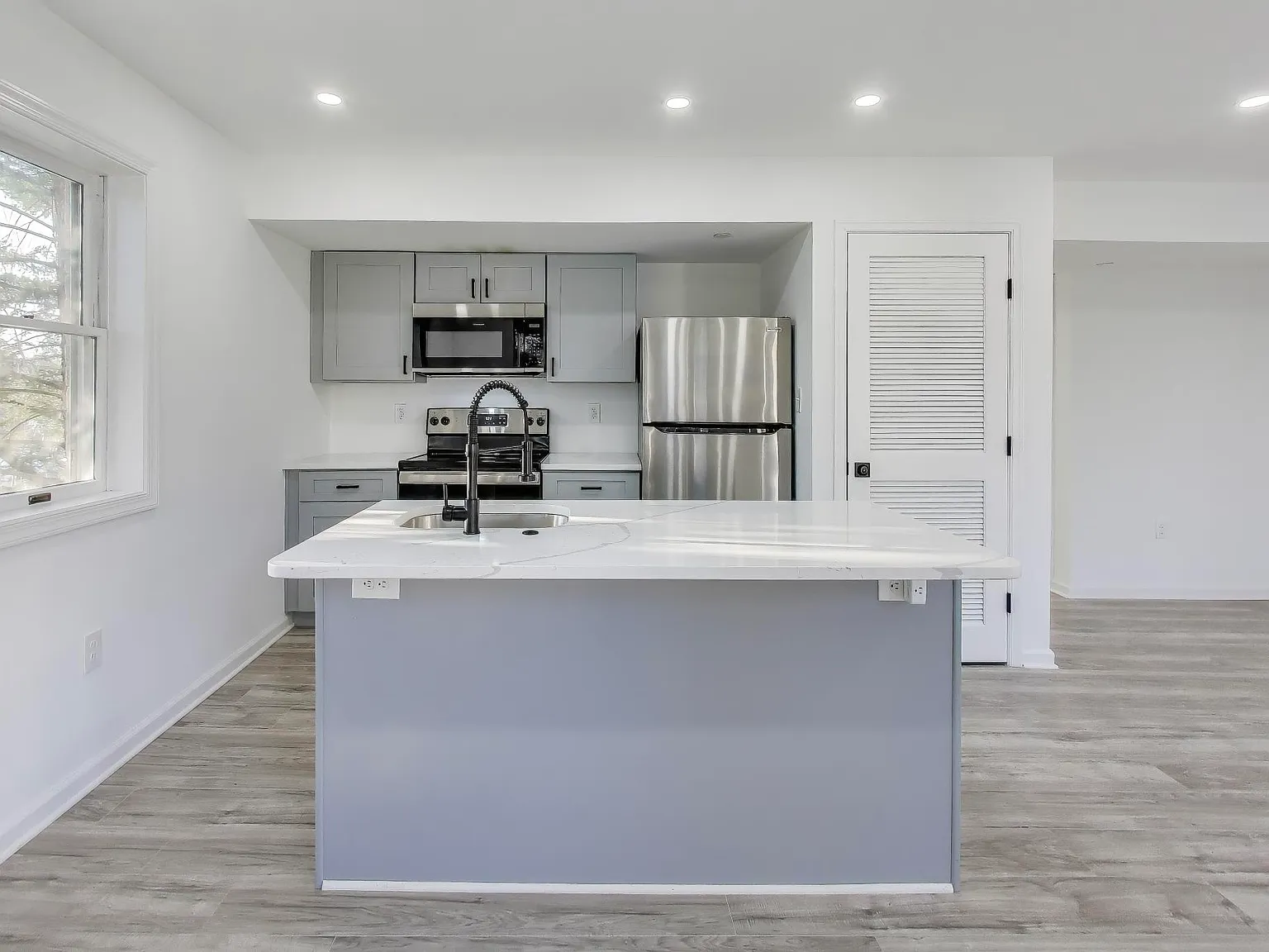 2 bed, 750 sqft, $2,550 — Photo 4