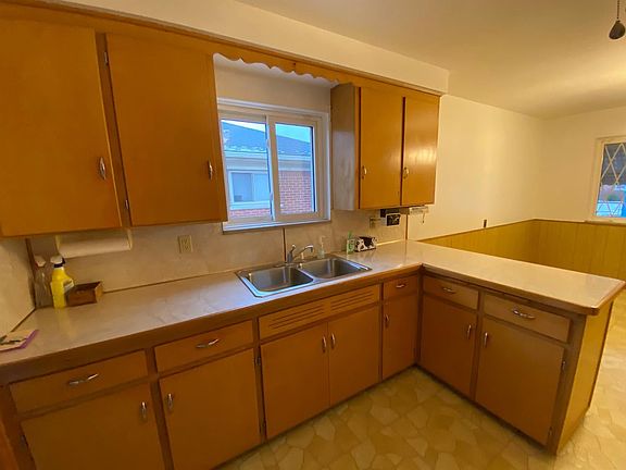 4th image of 22511 Colony St