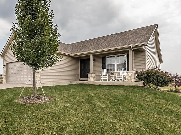 2nd image of 318 Valley Bluff Dr
