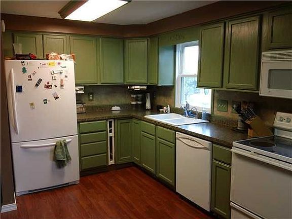 4th image of 327 Village Walk Cir