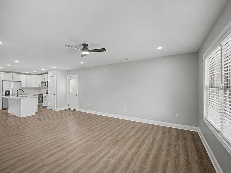 209 Harvest Park Dr — Photo 3