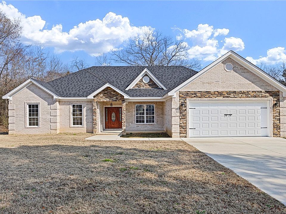 1st image of 125 Rachel Cir