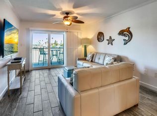 7467 Bayshore Dr APT 203, Treasure Island, FL 33706