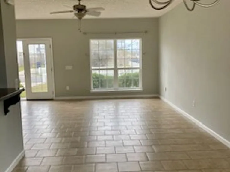 2601 Avondale Ct — Photo 7