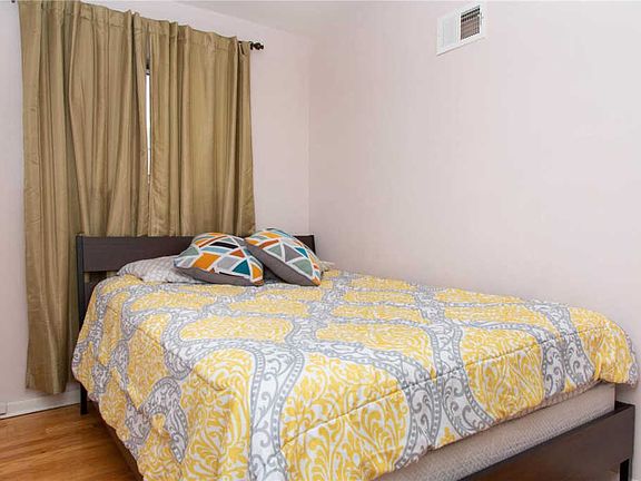 4th image of 4733 Lexington Ave