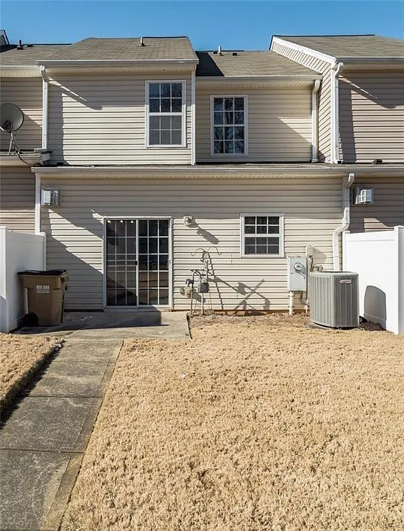 3 bed, 1639 sqft, $2,100 — Photo 4
