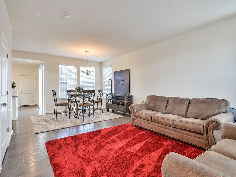 344 Zeppelin Way — Photo 10