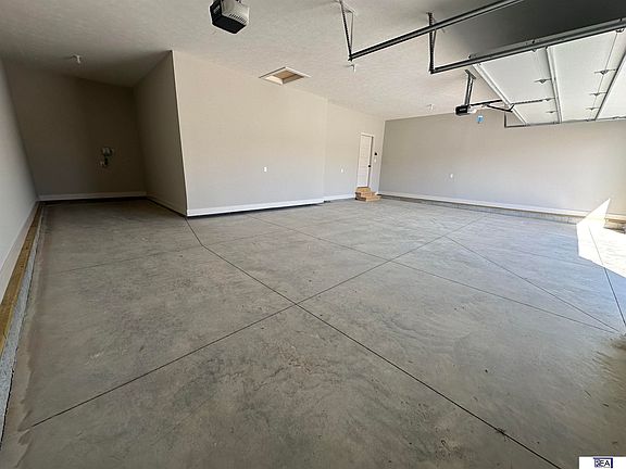 4th image of 11020 Portage Dr