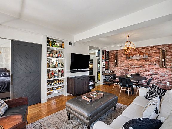 5th image of 700 Church St APT 802