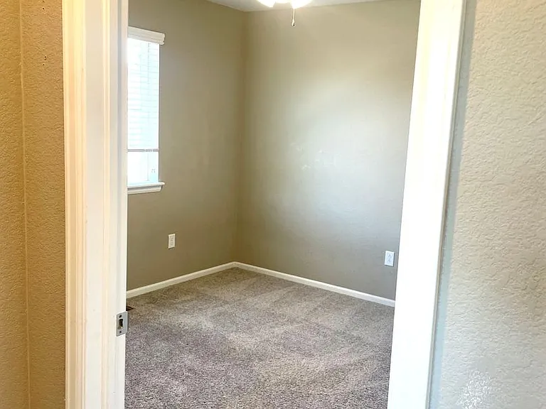 25147 E Maple Ave — Photo 29
