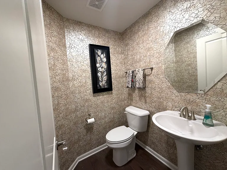 1607 Carlstedt Dr — Photo 6