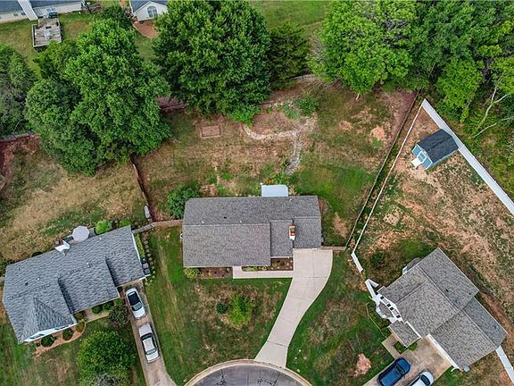 3rd image of 592 River Glen Ct