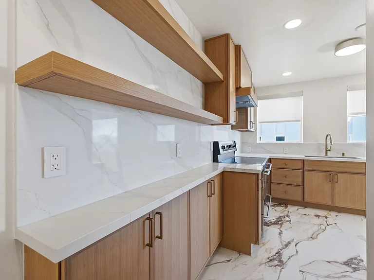 1310 Jones Street — Photo 55