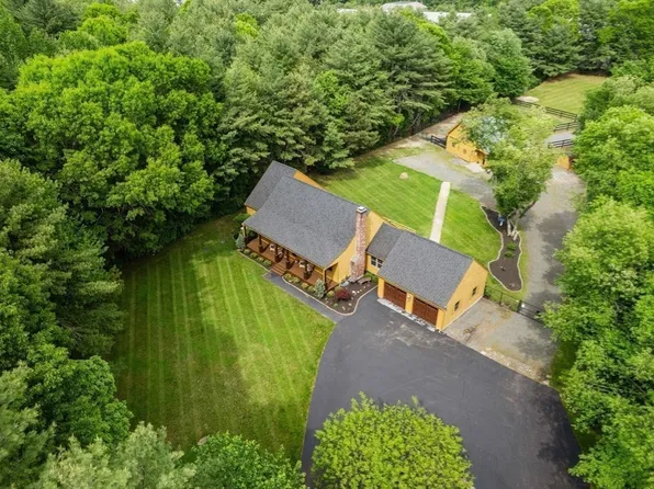 17 Leonard St, Lakeville, MA 02347