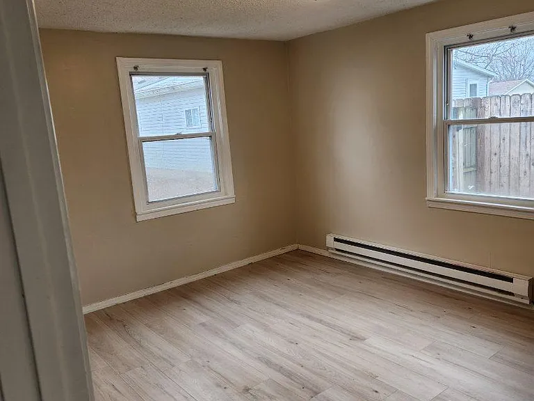 212 E Marshall St — Photo 13
