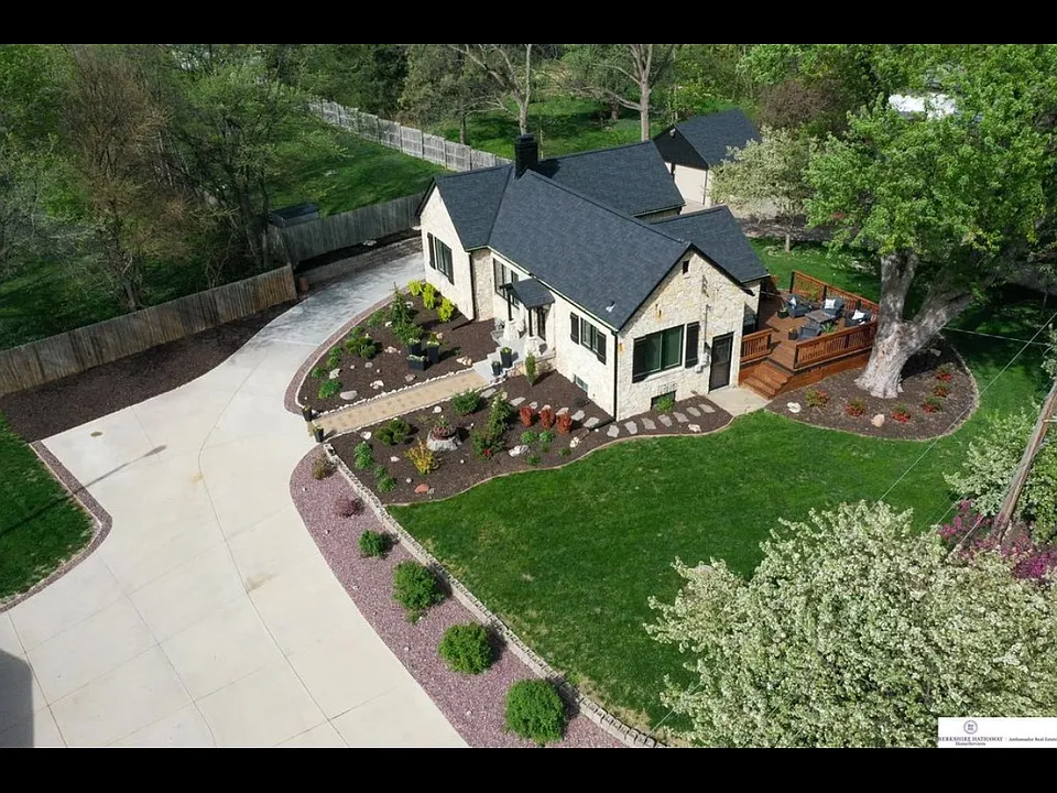 7602 Corby Cir