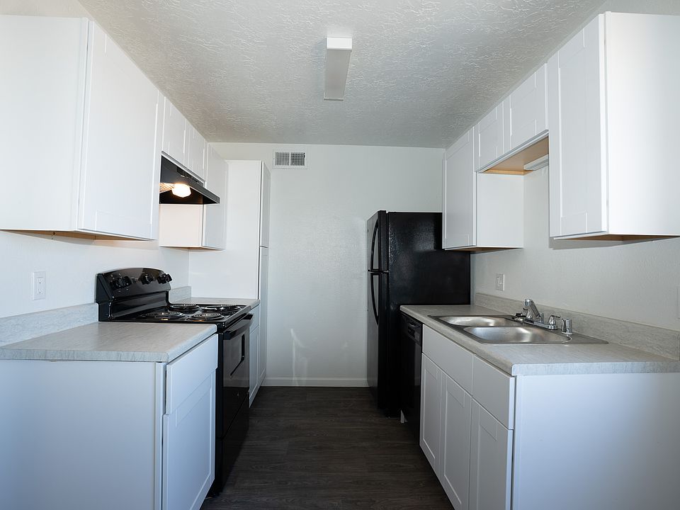 2nd image of 1233 Chelwood Park Blvd NE APT D
