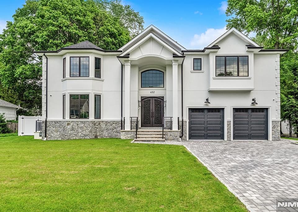 1st image of 452 Oregon St