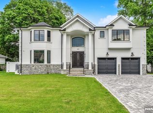 452 Oregon St, Paramus, NJ 07652