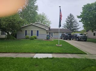 921 Pawnee Dr, Crown Point, IN 46307