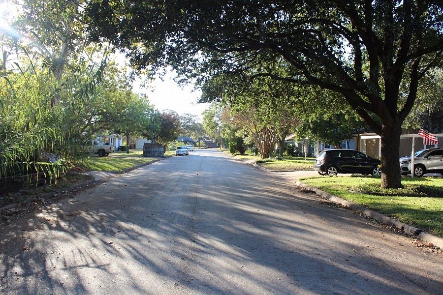 2nd image of 905 Walters Ln