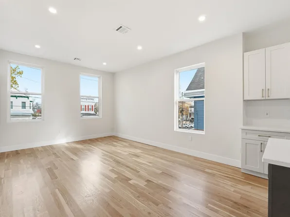 25 Lembeck Avenue image 8 of 26