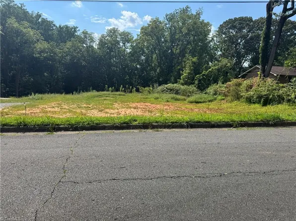 228 Longwood Dr, Winston Salem, NC 27104