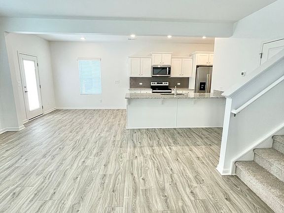 4th image of 112 Luna Ln
