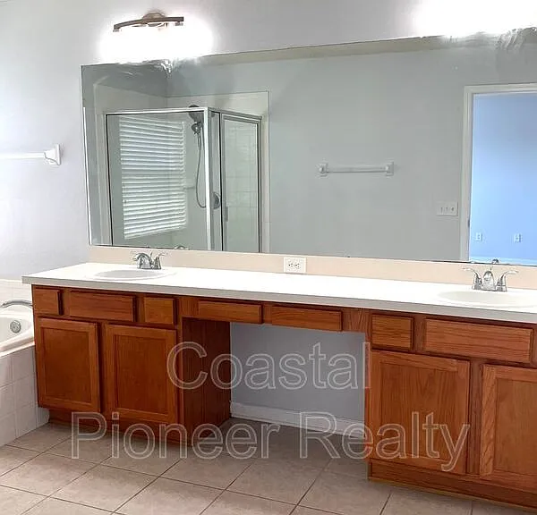 11404 Misty Isle Ln — Photo 17