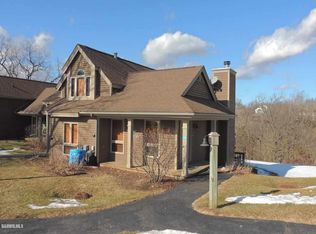 136 Walnut Hill Dr, Galena, IL 61036