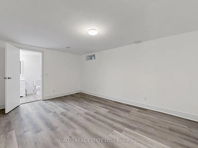 32 Elmvale Blvd — Photo 24