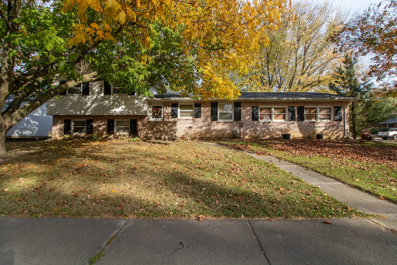 220 Foster Dr photo 1