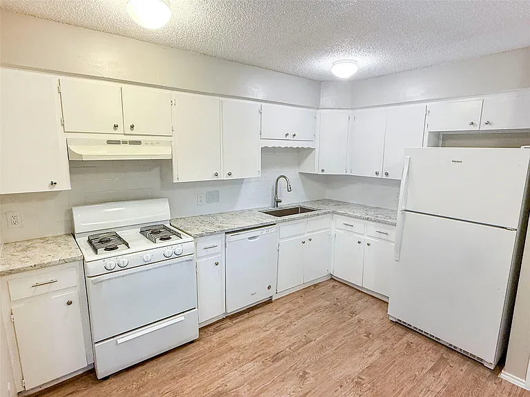 409 Rawhide Loop — Photo 10