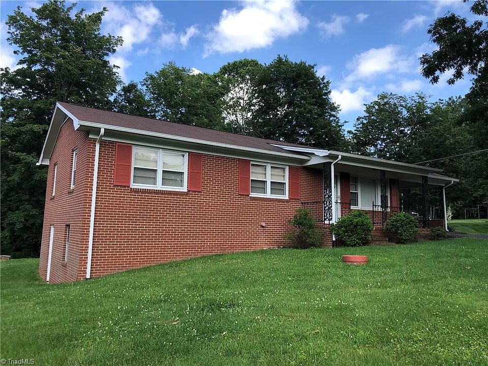 2nd image of 162 Maple Hollow Rd