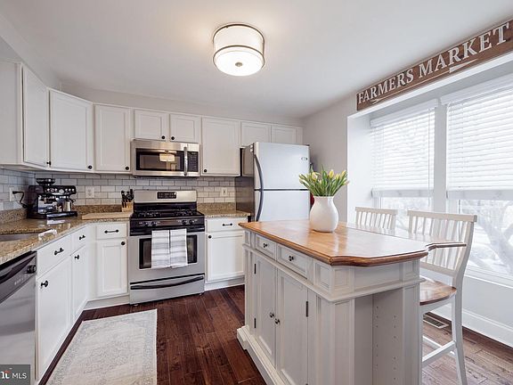 3rd image of 9123 Aspenpark Ct