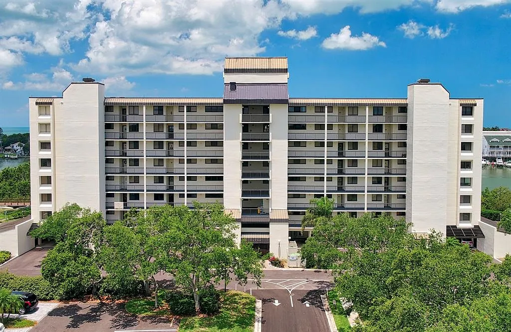 2 bed, 2.0 bath, 1225 sqft, $3,500 — Photo 2