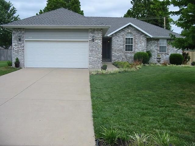 1st image of 105 W Fonda Ln