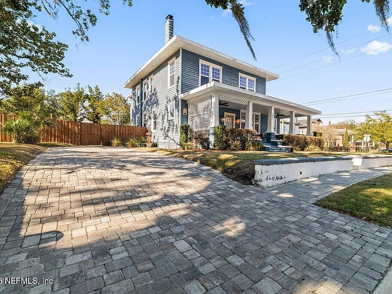 2843 Oak St — Photo 10