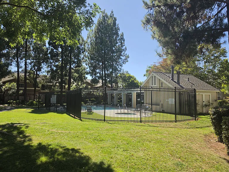 4960 Conway Ter — Photo 28