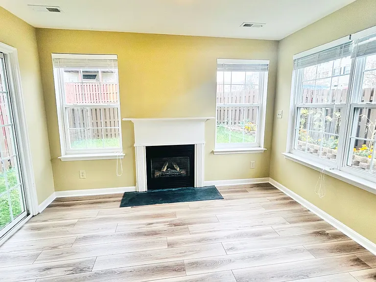 11318 Wytheville Ln — Photo 3