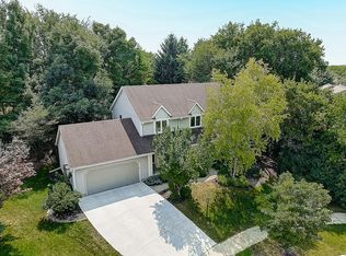 1201 Stony Ridge Ct, Waukesha, WI 53189